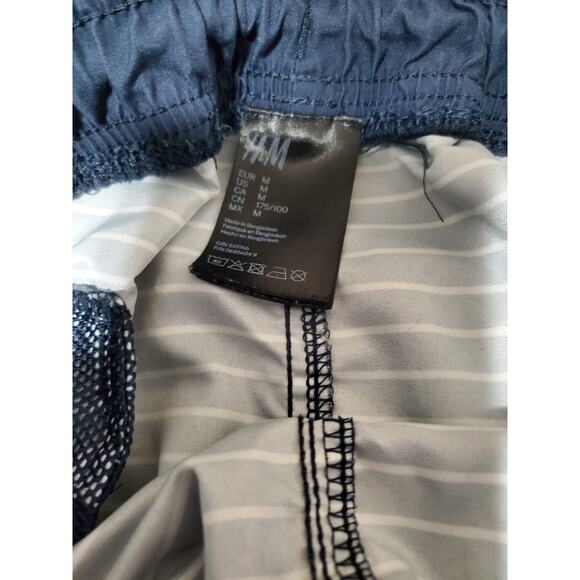 H&M Men’s Swim Shorts – Size M – Nautical Stripe, Mesh Lined - Picture 4 of 5